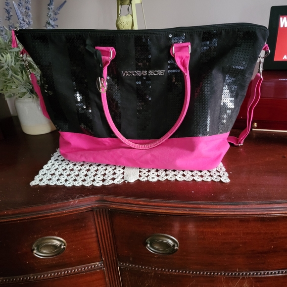 VS Victoria's Secret Extra Large Travel Bag - Picture 1 of 7